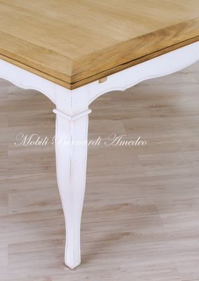 Tavolo da pranzo con finitura bicolore noce chiaro e bianco